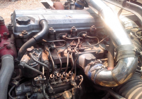 HINO FD 4J - 165 HP JO7C หกล้อดั๊มพ์ กระบะดั๊มพ์เหล็ก 4 ตันความยาว 3.60 เมตรสวยสภาพดีมากครับพร้อมบรรทุกพร้อมใช้งานได้เลย เครื่องยนต์แน่นแรงดีไม่มีแตกเยิ้ม ภายในห้องเก๋งสะอาด แอร์เย็น พวงมาลัยเพาเวอร์ ช่วงล่างแน่นดีคัชซีสวยไม่มีแตกบวม ติด F หน้าหลัง 6 น็อต