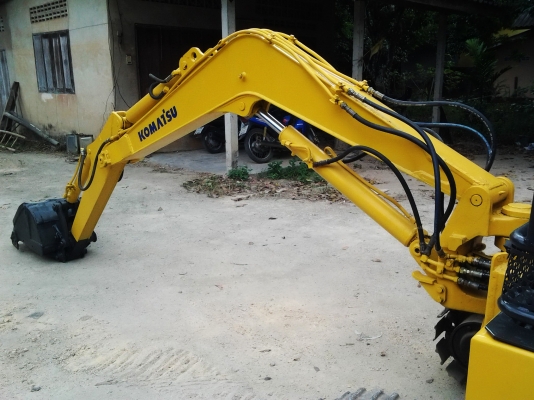 ขายด่วนรถแบ๊คโฮ KOMATSU PC30-6 กับ เทรลเลอร์ ISUZU 6 ล้อ ยกคู่ (มีทะเบียน) ขายด่วนรถแบ๊คโฮ KOMATSU PC30-6 กับ เทรลเลอร์ ISUZU 6 ล้อ ยกคู่ (มีทะเบียน)