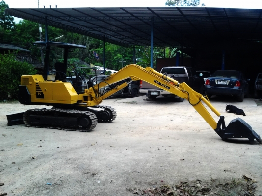 ขายด่วนรถแบ๊คโฮ KOMATSU PC30-6 กับ เทรลเลอร์ ISUZU 6 ล้อ ยกคู่ (มีทะเบียน) ขายด่วนรถแบ๊คโฮ KOMATSU PC30-6 กับ เทรลเลอร์ ISUZU 6 ล้อ ยกคู่ (มีทะเบียน)