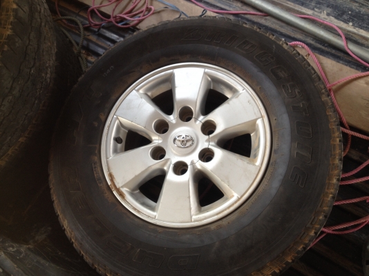 ขายล้อ Vigo ขอบ 15 6 รู มียางแถมไปด้วย ขายล้อ Vigo ขอบ 15 6 รู มียางแถมไปด้วย