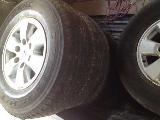 ขายล้อ Vigo ขอบ 15 6 รู มียางแถมไปด้วย