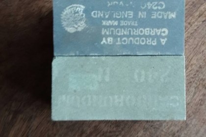 ขายหินลับมีดตราคนป่า Made in England.รุ่นเก่าๆขนาด2&times;4&times;2"