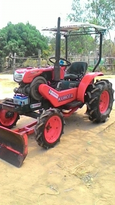 ขายรถไถนั่งขับkrt140plusพร้อมใบดัน ผาน4 ล้อเหล็กกันจม เล่มทะเบียนพร้อมมีไฮดรอลิกยกตัวเวลาติดหล่ม