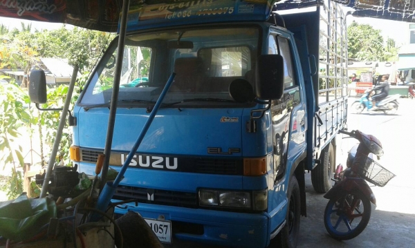 อีซูชุ  ตามภาพ  ( รถเปลี่ยนหัวใหม่  )   ราคา  160,000 บาท