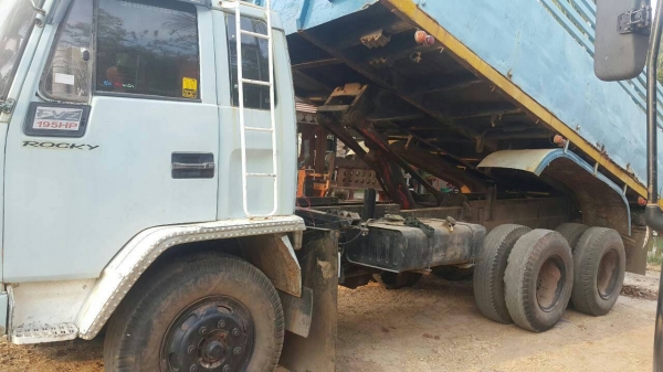 ขาย585000บาท รถอีซูซุร็อก10ล้อดั้ม2เพลา เครื่อง210แรง สภาพดีพร้อมใชงาน