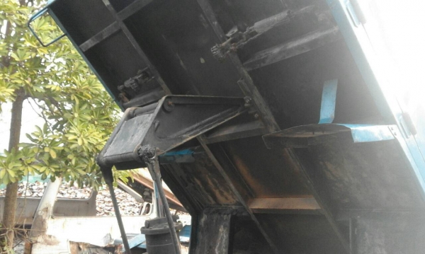 ขาย TOYOTA 6ล้อดั๊มพ์ 3คิว เครื่อง 1B ราคา 170000