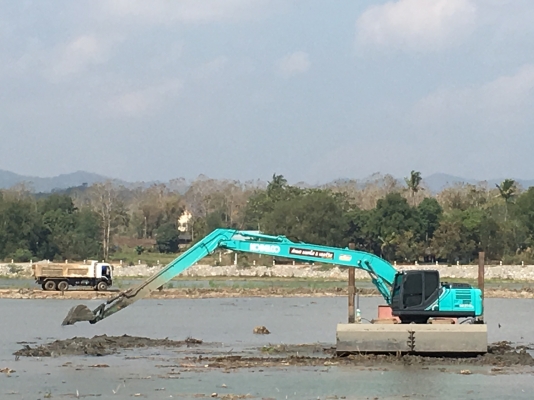 sk210-10 บูมยาวพร้อมโป๊ะให้เช่า 087-1057599