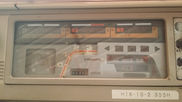 รถเกี่ยวข้าวพร้อมนวดข้าวในตัว แบบนั่งขับ เก่าญี่ปุ่น  KUBOTA   รุ่น SR35 เกี่ยวข้าว 3 แถว มีท่อส่งข้าว มีชุดสับฟางด้านท้าย สภาพสวย