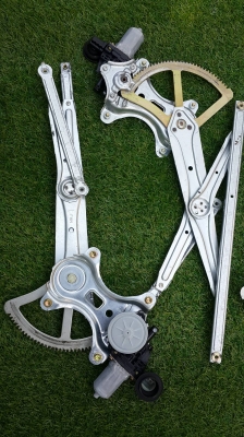 มอเตอร์กระจกไฟฟ้า พร้อมรางยกกระจกToyota wish มอเตอร์กระจกไฟฟ้า พร้อมรางยกกระจกToyota wish