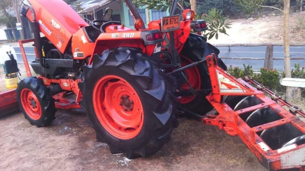 ขายรถไถ KUBOTA L4508 L3608 L4708 อุปกรณ์ครบ ดันหน้า ผานหลัง โรตารี่ มีหลายรุ่นหลายราคา เอกสารพร้อมโอน ราคาเริ่มต้นที่270,000 สนใจโทร 090-8588220คุณนะ 093-3258446คุณบิว หรือเข้าดูสินค้าอื่นๆได้ที่ www.truck.in.th/498 หรือเพจFacebook ณรงค์ ซื้อขายรถมือสอง (