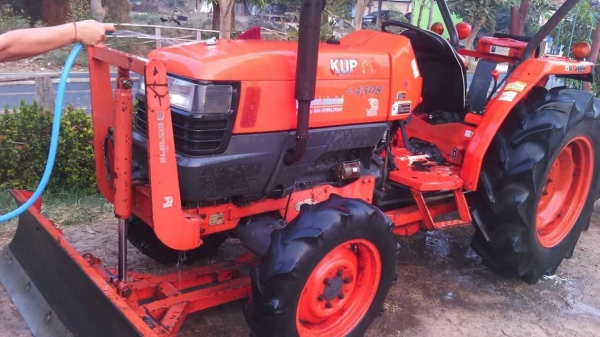 ขายรถไถ KUBOTA L4508 L3608 L4708 อุปกรณ์ครบ ดันหน้า ผานหลัง โรตารี่ มีหลายรุ่นหลายราคา เอกสารพร้อมโอน ราคาเริ่มต้นที่270,000 สนใจโทร 090-8588220คุณนะ 093-3258446คุณบิว หรือเข้าดูสินค้าอื่นๆได้ที่ www.truck.in.th/498 หรือเพจFacebook ณรงค์ ซื้อขายรถมือสอง (