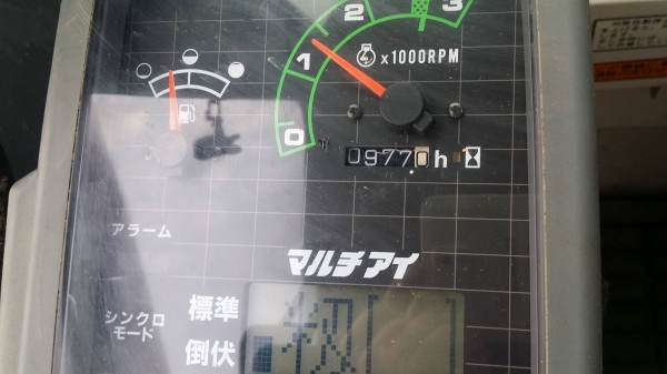 รถเกี่ยวข้าวพร้อมนวดข้าวในตัว แบบนั่งขับ เก่าญี่ปุ่น ISEKI  รุ่น Japan 6 Super (01) สภาพสวย ตู้แอร์ มีวิทยุ มีที่ปัดน้ำฝน แทรคยางสามารถปรับขึ้นลงได้ มีท่อส่งข้าว มีถังอุ้มข้าว มีชุดสับฟางด้านท้าย