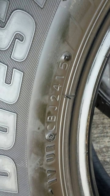 ยาง bridgestone 215 65 15 ปี 15 ชุดล่ะ 9000