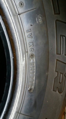 ยาง bridgestone 255 70 15 ปี 12 คู่ล่ะ 2500