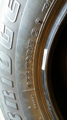 ยาง bridgestone 255 70 15 ปี 12 คู่ล่ะ 2500