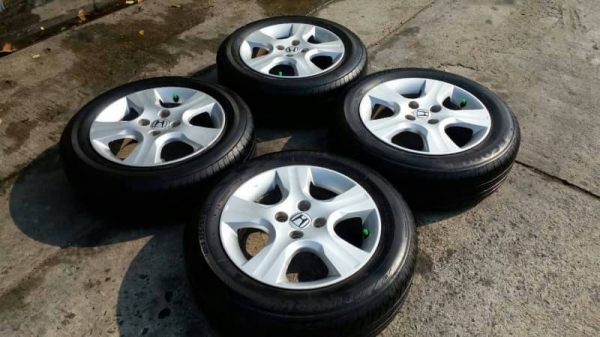 ล้อ honda jazz ขอบ 15 4รู 100 พร้อมยาง bridgestone ชุดล่ะ 6800