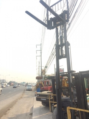 ขาย รถ Forklift  KOMATSU รุ่น FD30T-16  มือสองญี่ปุ่น เครื่องยนต์ดีเซล ยางตัน มือถือ/LINE ID : 0818617480/Kongiwatsiri