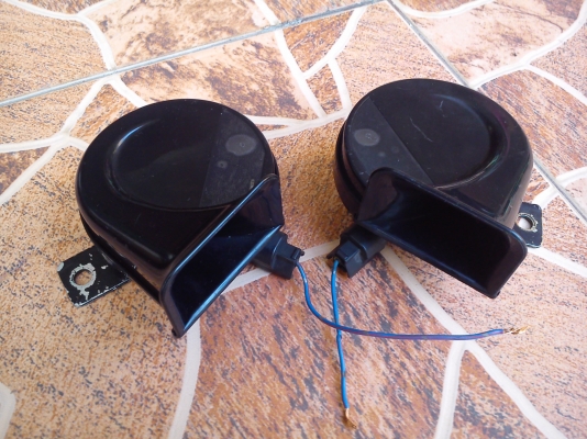 แตร Mitsuba สีดำจากญี่ปุ่น แตร Mitsuba สีดำจากญี่ปุ่น