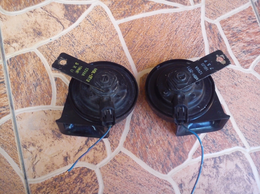 แตร Mitsuba สีดำจากญี่ปุ่น แตร Mitsuba สีดำจากญี่ปุ่น