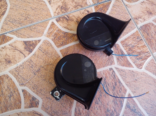 แตร Mitsuba สีดำจากญี่ปุ่น แตร Mitsuba สีดำจากญี่ปุ่น