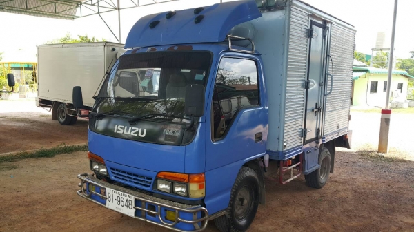 ตู้สาม บาน เครื่อง 100 แรง เทอร์โบ (รถห้างแท้ เดิมๆ )  ราคา  300,000  บาท