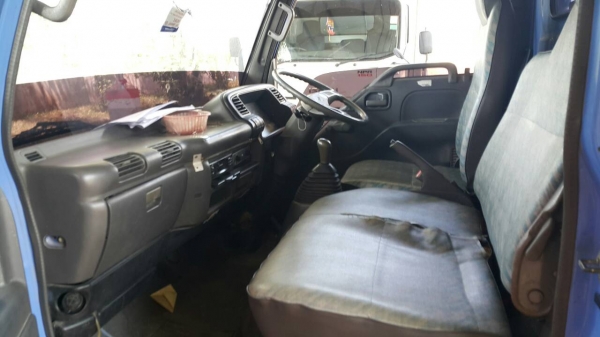 ตู้สาม บาน เครื่อง 100 แรง เทอร์โบ (รถห้างแท้ เดิมๆ )  ราคา  300,000  บาท