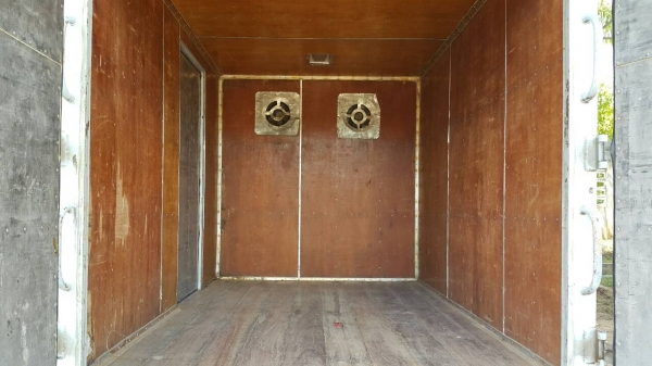 ตู้สาม บาน เครื่อง 100 แรง เทอร์โบ (รถห้างแท้ เดิมๆ )  ราคา  300,000  บาท