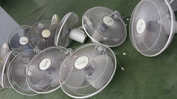 พัดลมวงจรติดผนัง Panasonic 16 นิ้ว รุ่น f-bu16b จำนวน 20 ตัวครับ ตัวละ 850.- บาท  เหมาราคาพิเศษครับ