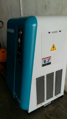 ปั้มลมสกรู 20 แรง hanshin  สภาพนางฟ้าเลย ใช้งานมา 1 ปี