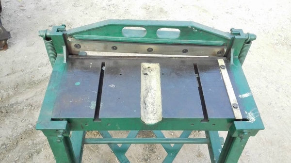 *** Sold *** กรรไกรขาเหยียบ ขนาด 2 ฟุต 60 cm. ตัดสังกะสี อลูมีเนียม โครงหนาปึ้กรุ่นหนัก มีดคมกริ้บ สภาพใหม่ มาเทสได้พร้อมใช้งาน.