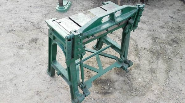 *** Sold *** กรรไกรขาเหยียบ ขนาด 2 ฟุต 60 cm. ตัดสังกะสี อลูมีเนียม โครงหนาปึ้กรุ่นหนัก มีดคมกริ้บ สภาพใหม่ มาเทสได้พร้อมใช้งาน.