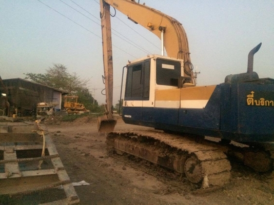 ขายKOMATSU PC200-3 ซีเลี่ยลสูง สภาพสวยพรัอมใช้งาน เครื่องดีช่วงล่างดี ใบเเทร็กยาว80 มีเเอร์เย็นพร้อมใช้งาน บูมยาว18เมตร ลูกลอลเลอร์ใหม่หมด มีรอยดามบ้างเผื่อความแข็งเเรง ราคาต่อรองคุยกันได้