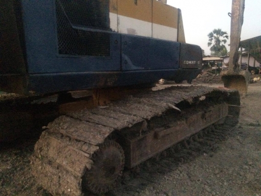 ขายKOMATSU PC200-3 ซีเลี่ยลสูง สภาพสวยพรัอมใช้งาน เครื่องดีช่วงล่างดี ใบเเทร็กยาว80 มีเเอร์เย็นพร้อมใช้งาน บูมยาว18เมตร ลูกลอลเลอร์ใหม่หมด มีรอยดามบ้างเผื่อความแข็งเเรง ราคาต่อรองคุยกันได้