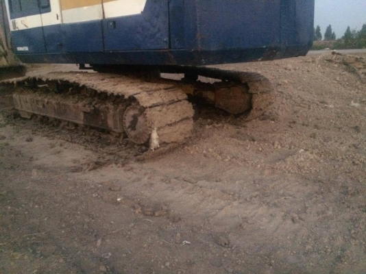 ขายKOMATSU PC200-3 ซีเลี่ยลสูง สภาพสวยพรัอมใช้งาน เครื่องดีช่วงล่างดี ใบเเทร็กยาว80 มีเเอร์เย็นพร้อมใช้งาน บูมยาว18เมตร ลูกลอลเลอร์ใหม่หมด มีรอยดามบ้างเผื่อความแข็งเเรง ราคาต่อรองคุยกันได้