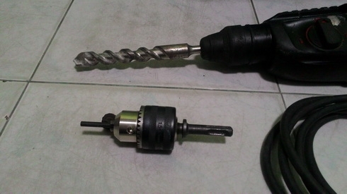 สว่านไฟฟ้าระบบโรตารี่ BOSCH รุ่น 2-26DE ทำงาน 3 ระบบ พร้อมใช้งานครับ สว่านไฟฟ้าระบบโรตารี่ BOSCH รุ่น 2-26DE ทำงาน 3 ระบบ พร้อมใช้งานครับ