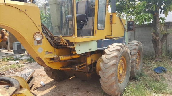 ขาย รถเกรด KOMATSU GD625A-1 เอกสารเล่มทะเบียนครบ รถพร้อมใช้ เครื่องดี ปั้มดี ยางเต็ม