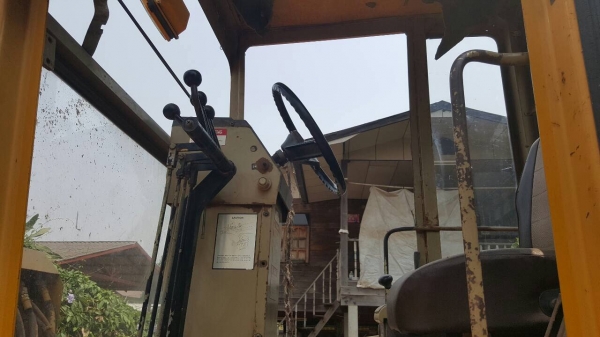 ขาย รถเกรด KOMATSU GD625A-1 เอกสารเล่มทะเบียนครบ รถพร้อมใช้ เครื่องดี ปั้มดี ยางเต็ม