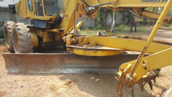 ขาย รถเกรด KOMATSU GD625A-1 เอกสารเล่มทะเบียนครบ รถพร้อมใช้ เครื่องดี ปั้มดี ยางเต็ม