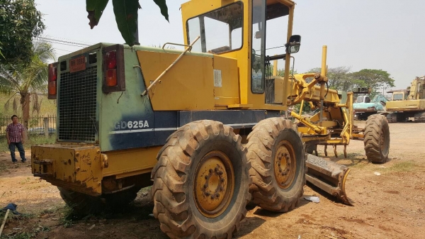ขาย รถเกรด KOMATSU GD625A-1 เอกสารเล่มทะเบียนครบ รถพร้อมใช้ เครื่องดี ปั้มดี ยางเต็ม