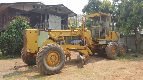 ขาย รถเกรด KOMATSU GD625A-1 เอกสารเล่มทะเบียนครบ รถพร้อมใช้ เครื่องดี ปั้มดี ยางเต็ม
