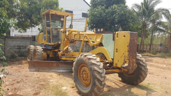 ขาย รถเกรด KOMATSU GD625A-1 เอกสารเล่มทะเบียนครบ รถพร้อมใช้ เครื่องดี ปั้มดี ยางเต็ม