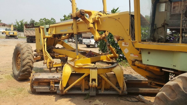 ขาย รถเกรด KOMATSU GD625A-1 เอกสารเล่มทะเบียนครบ รถพร้อมใช้ เครื่องดี ปั้มดี ยางเต็ม