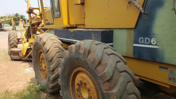 ขาย รถเกรด KOMATSU GD625A-1 เอกสารเล่มทะเบียนครบ รถพร้อมใช้ เครื่องดี ปั้มดี ยางเต็ม