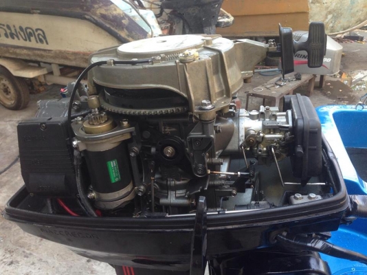 ขายเรือเบส12ฟุต สภาพสวยทำสีใหม่มีห้องขังเหยื่อ เป็นเครื่องซูซูกิ50แรง2จังหวะเครื่องดีมากครับ มาลองขับดูได้ครับ แบตรี่่ใหม่ผ้าใบใหม่เทเลอร์ทำสีใหม่สรุปไม่ต้องทำอะไรแล้วครับเอาไปขับได้เลย ขาย 89000 บาทครับ