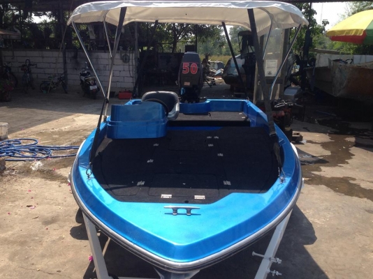 ขายเรือเบส12ฟุต สภาพสวยทำสีใหม่มีห้องขังเหยื่อ เป็นเครื่องซูซูกิ50แรง2จังหวะเครื่องดีมากครับ มาลองขับดูได้ครับ แบตรี่่ใหม่ผ้าใบใหม่เทเลอร์ทำสีใหม่สรุปไม่ต้องทำอะไรแล้วครับเอาไปขับได้เลย ขาย 89000 บาทครับ
