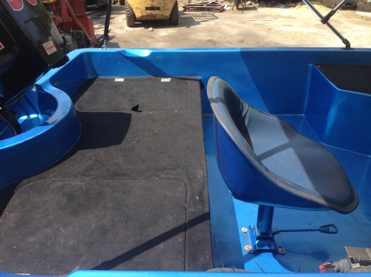 ขายเรือเบส12ฟุต สภาพสวยทำสีใหม่มีห้องขังเหยื่อ เป็นเครื่องซูซูกิ50แรง2จังหวะเครื่องดีมากครับ มาลองขับดูได้ครับ แบตรี่่ใหม่ผ้าใบใหม่เทเลอร์ทำสีใหม่สรุปไม่ต้องทำอะไรแล้วครับเอาไปขับได้เลย ขาย 89000 บาทครับ