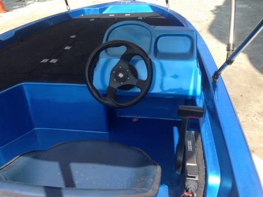 ขายเรือเบส12ฟุต สภาพสวยทำสีใหม่มีห้องขังเหยื่อ เป็นเครื่องซูซูกิ50แรง2จังหวะเครื่องดีมากครับ มาลองขับดูได้ครับ แบตรี่่ใหม่ผ้าใบใหม่เทเลอร์ทำสีใหม่สรุปไม่ต้องทำอะไรแล้วครับเอาไปขับได้เลย ขาย 89000 บาทครับ
