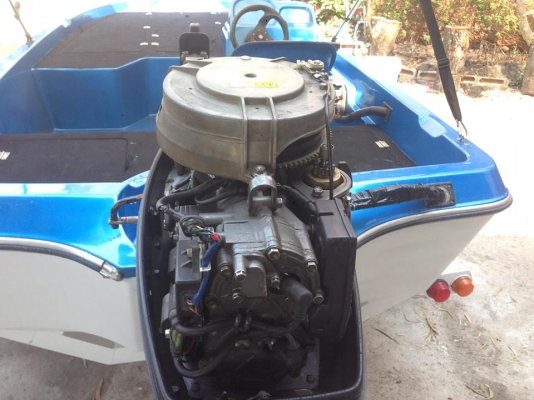 ขายเรือเบส12ฟุต สภาพสวยทำสีใหม่มีห้องขังเหยื่อ เป็นเครื่องซูซูกิ50แรง2จังหวะเครื่องดีมากครับ มาลองขับดูได้ครับ แบตรี่่ใหม่ผ้าใบใหม่เทเลอร์ทำสีใหม่สรุปไม่ต้องทำอะไรแล้วครับเอาไปขับได้เลย ขาย 89000 บาทครับ