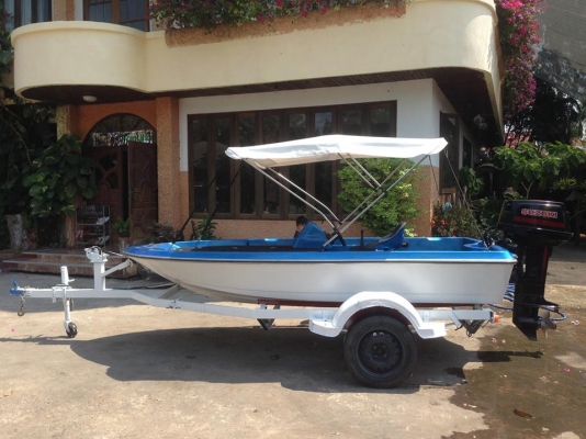 ขายเรือเบส12ฟุต สภาพสวยทำสีใหม่มีห้องขังเหยื่อ เป็นเครื่องซูซูกิ50แรง2จังหวะเครื่องดีมากครับ มาลองขับดูได้ครับ แบตรี่่ใหม่ผ้าใบใหม่เทเลอร์ทำสีใหม่สรุปไม่ต้องทำอะไรแล้วครับเอาไปขับได้เลย ขาย 89000 บาทครับ