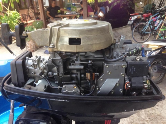 ขายเรือเบส12ฟุต สภาพสวยทำสีใหม่มีห้องขังเหยื่อ เป็นเครื่องซูซูกิ50แรง2จังหวะเครื่องดีมากครับ มาลองขับดูได้ครับ แบตรี่่ใหม่ผ้าใบใหม่เทเลอร์ทำสีใหม่สรุปไม่ต้องทำอะไรแล้วครับเอาไปขับได้เลย ขาย 89000 บาทครับ